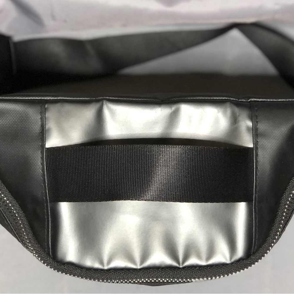 VERSACE Medusa Parfums Belt Bag/Fanny Pack/Travel Pouch/Crossbody, EUC - Picture 3 of 5